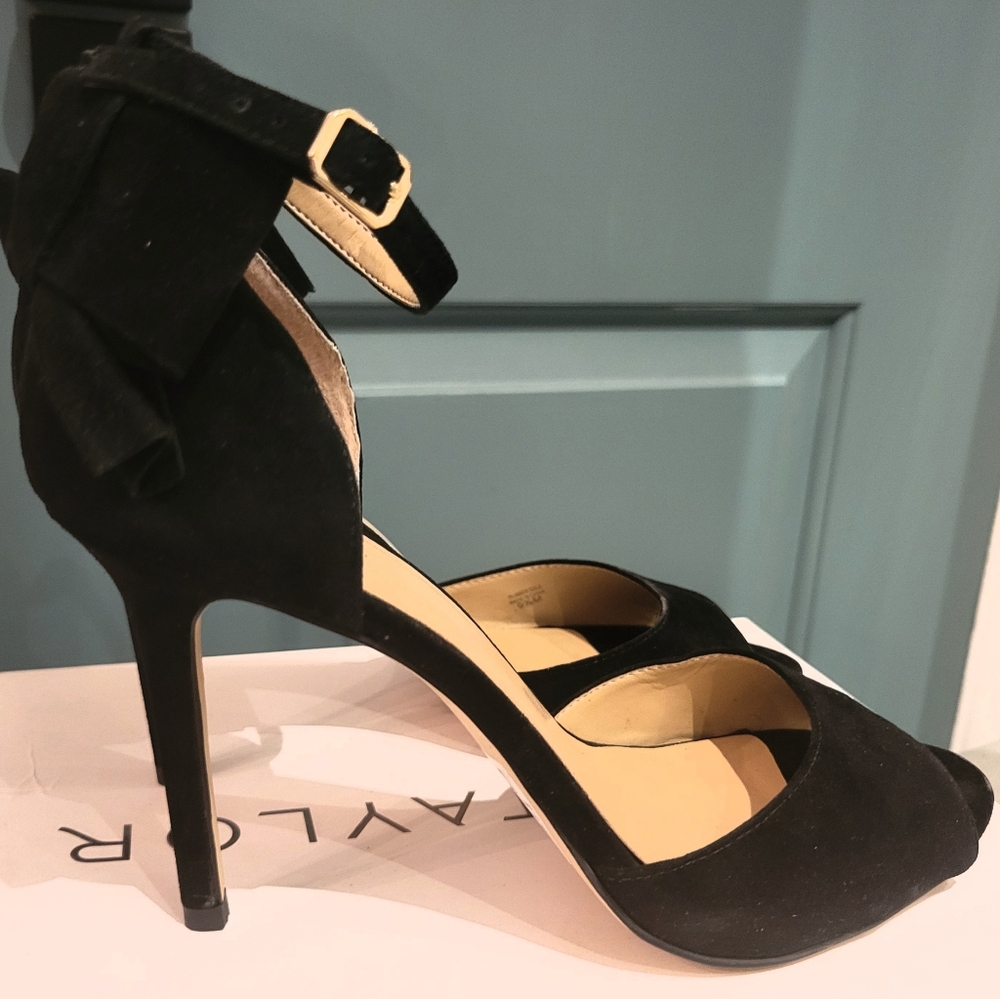 Ann Taylor Isla bow peep toe sandal